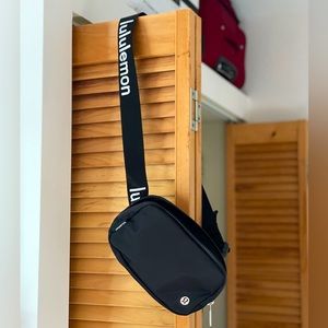 Lululemon Everywhere Belt Bag 1L - Never Used